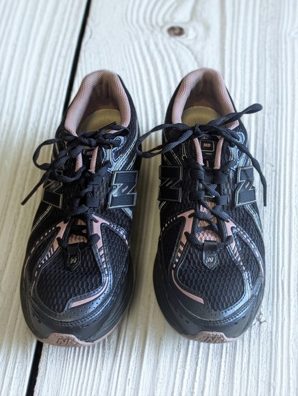 New Balance Eclipse/Pink Taffy Running Shoes (Men's 10, Women's 11.5) - Picture 5 of 12